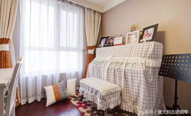 钢琴搬回家方法,钢琴在客厅如何布置