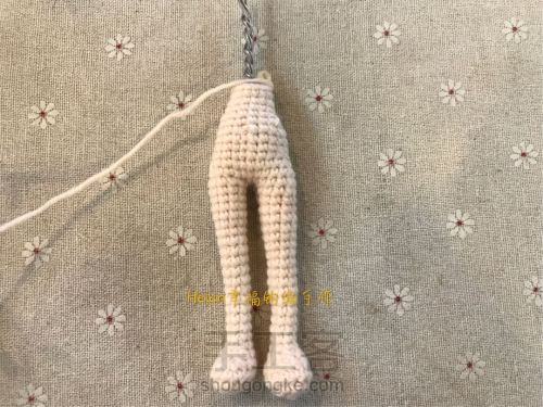 Helen老师简单几步教你做出一个萌萌的钩编娃娃