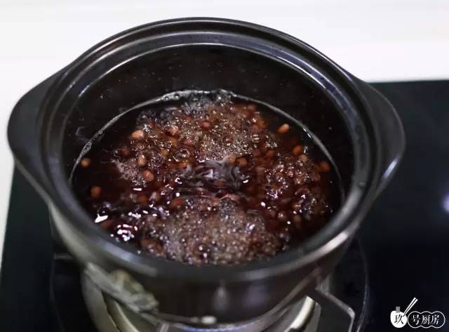 龟苓膏甜品教程,自己做的龟苓膏芋圆甜品很成功