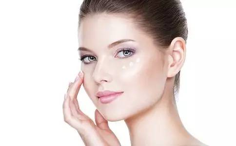 我满脸全是雀斑怎么办,满脸雀斑的我蜕变说说