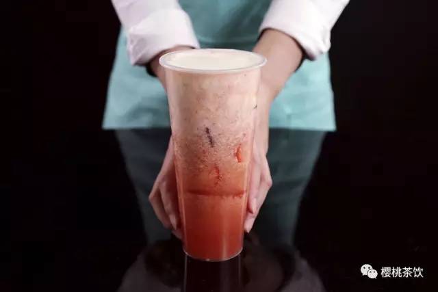 奶茶做法简单好喝红茶和牛奶,草莓牛奶麻薯奶茶