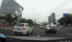 男子脚踏三只船被骗财,男子脚踏两只船被老婆发现