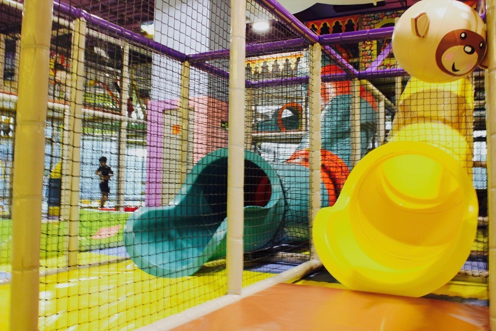 一家新开的大型游乐场,开一家一千平儿童室内游乐场