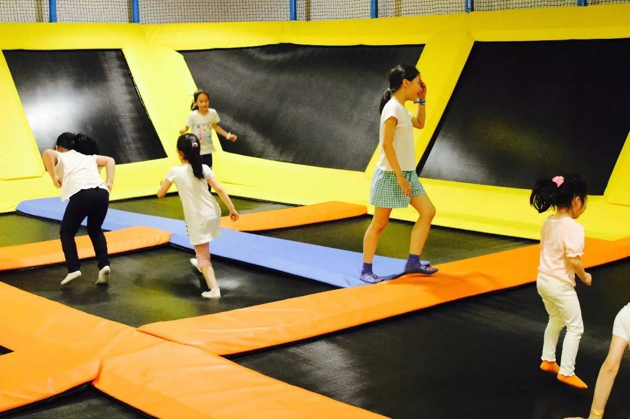 一家新开的大型游乐场,开一家一千平儿童室内游乐场