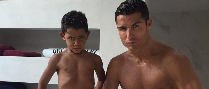 萌娃陪你过六一!足坛8大可爱宝贝:小七萌翻全场迷你罗子承父业