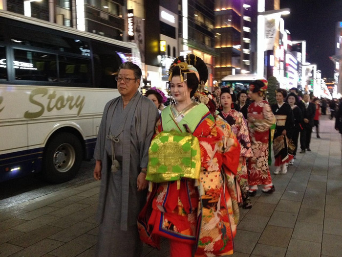 日本的冬天依旧色彩绚烂,冬季日本的冰雪阳光