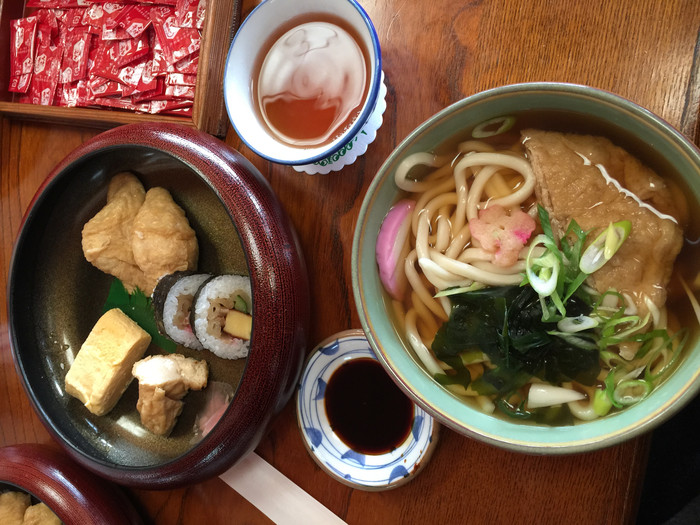 日本的冬天依旧色彩绚烂,冬季日本的冰雪阳光