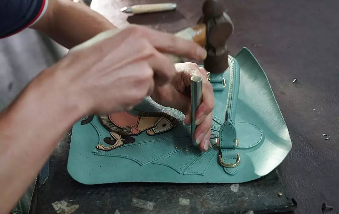 鏈翠俊鎯犻噾瑁曡礊,閲戣璐炴柊鍓ф垜鐨勬伓榄旂┛鎼埍椹粫