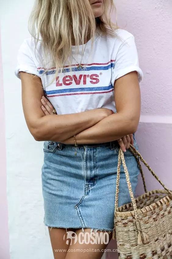 穿起来弹性十足又舒服的牛仔裤,紧身牛仔裤有很好的时髦感