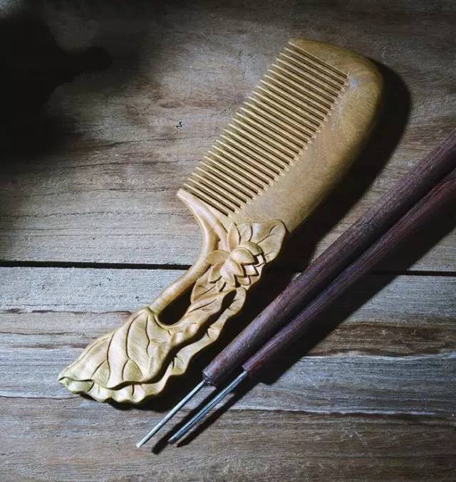 清新好物这个洗头按摩梳太实用了,又舒服又好用的木梳