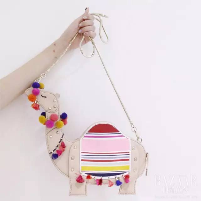 带“大象”上街，牵“骆驼”溜马路！有没人管呀？