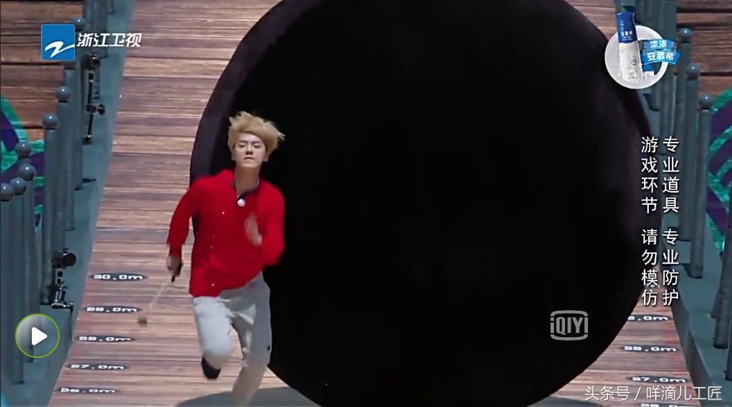 跑男第9期：热巴落水鹿晗伸手又缩回的细节，鹿晗在怕什么