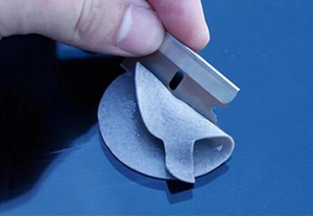 汽车挡风玻璃被小石子砸了个小点,宋plusdm-i前挡风玻璃被小石子砸了