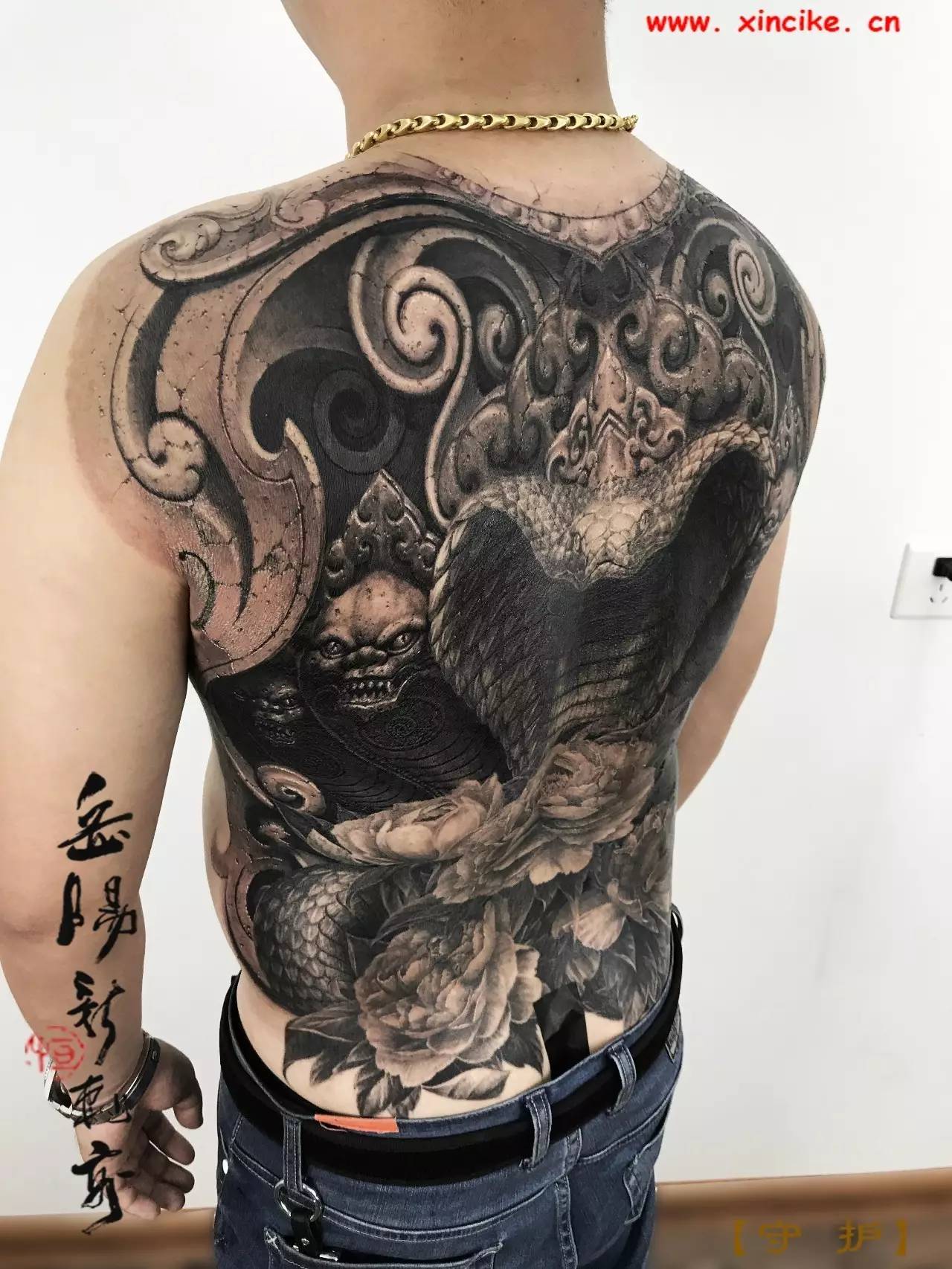 岳阳新刺客纹身多少钱,岳阳新刺客满背纹身