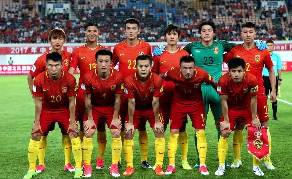 18强赛国足分组前瞻董路,董路足球小将战巴萨0比9