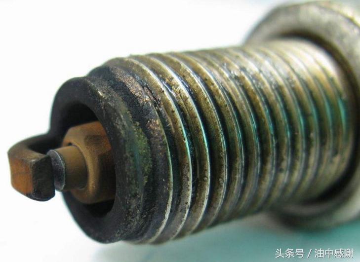 只因这件小事火花塞就报废了！很多车主居然不知道