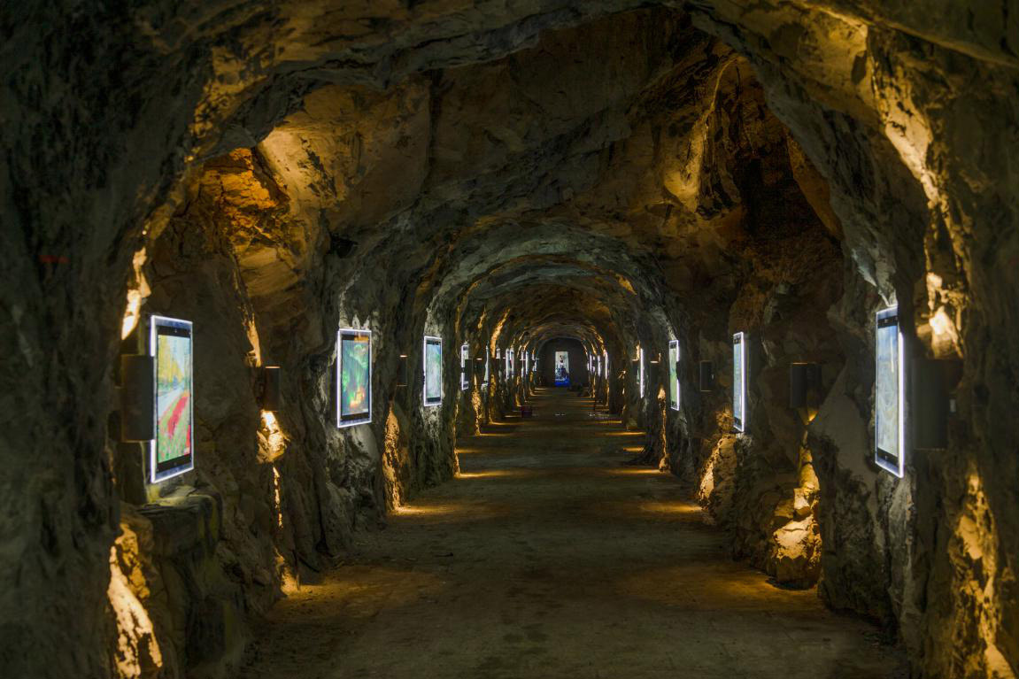 最大的芙蓉洞在哪里,世界三大洞穴探访神秘芙蓉洞