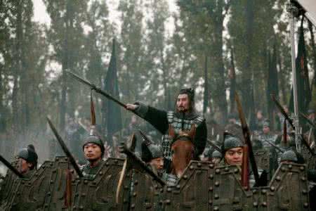 皇帝中箭，太医说能治，皇帝不信，把太医打发走了，后来果然死了