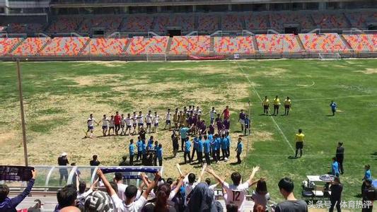 门将把球踢进自家球门匪夷所思,门将大脚直接踢进球门