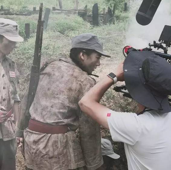 狮城星二代，北电中戏任挑，和天王演对手戏不输阵