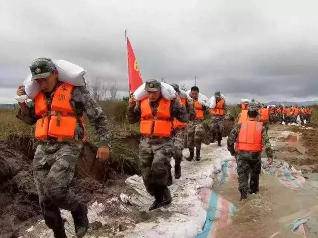 军装的一些特点,军服功能