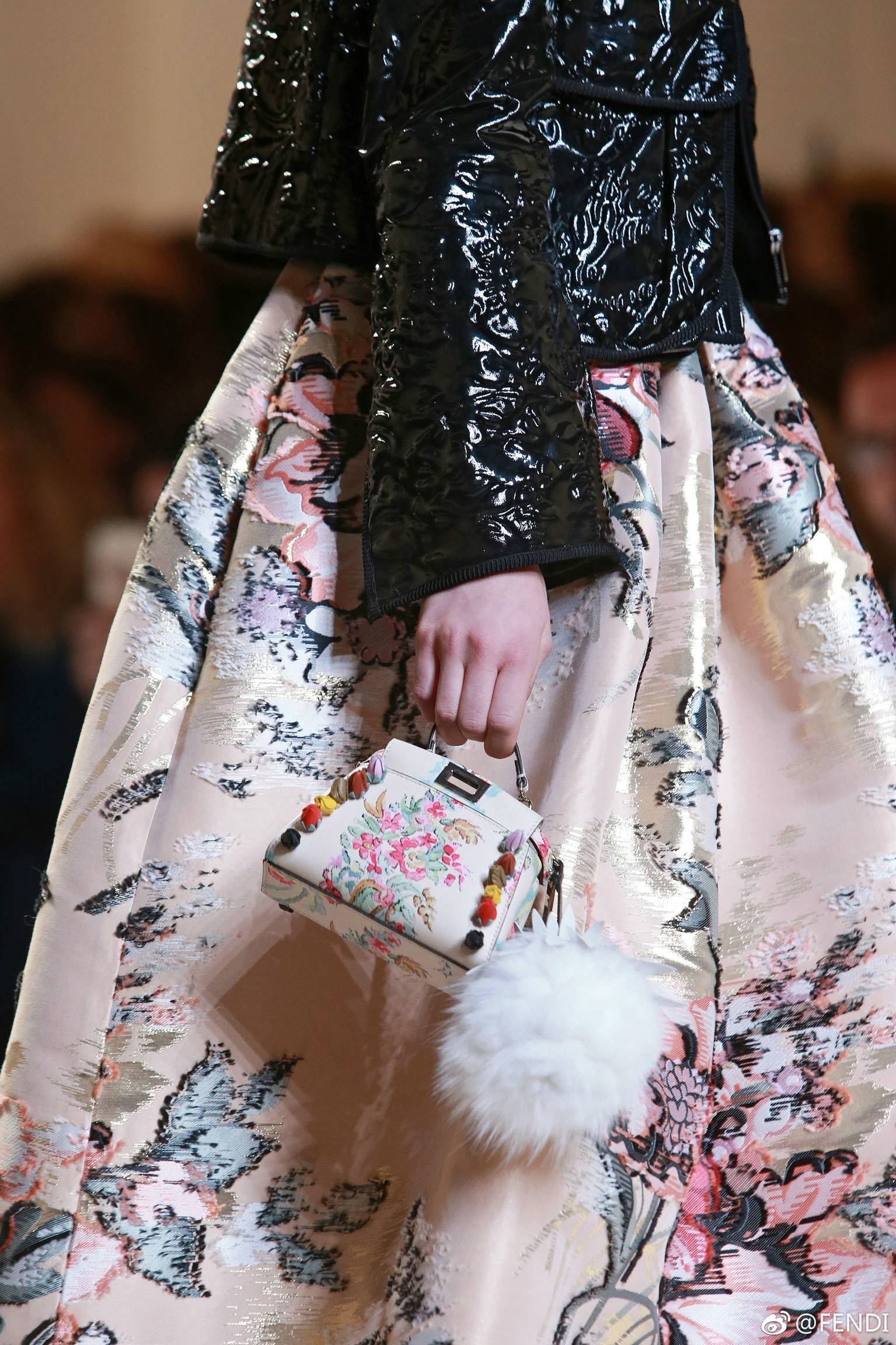 王嘉尔和fendi的关系,王嘉尔跟fendi解约了吗