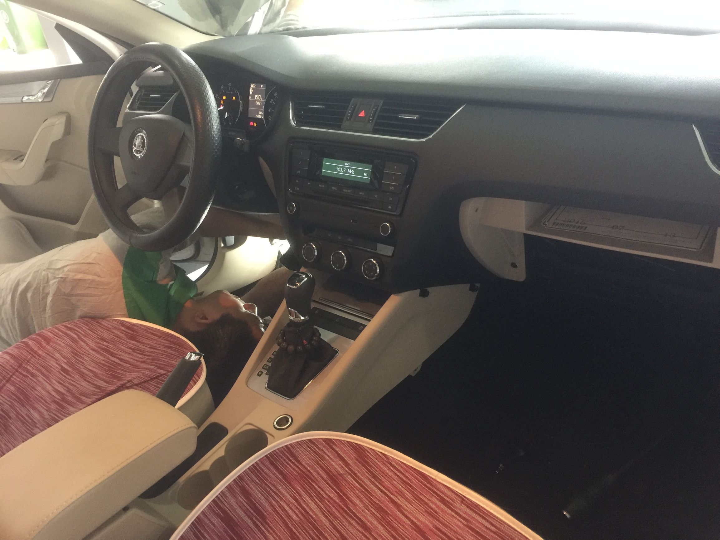 09年斯柯达明锐加装隔音棉,斯柯达明锐前盖隔音棉安装