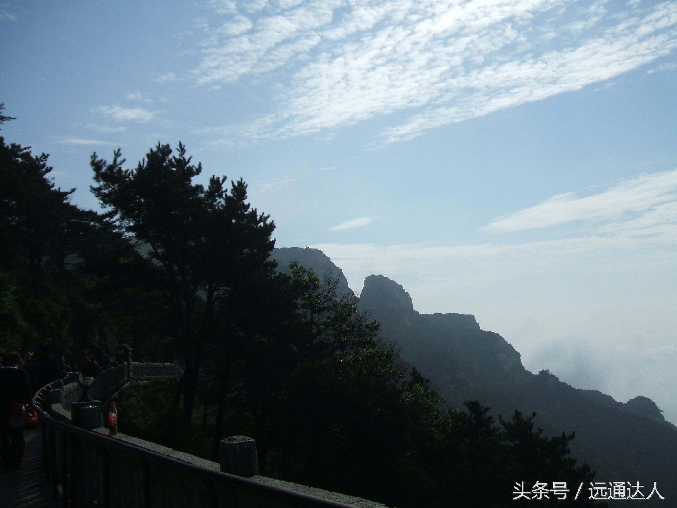 身为泰安人第一次爬泰山,陪爷爷爬泰山感慨朋友圈