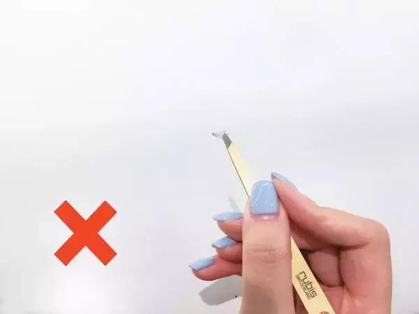 不会贴睫毛的小姐姐们看过来,不会贴假睫毛怎么把睫毛弄长