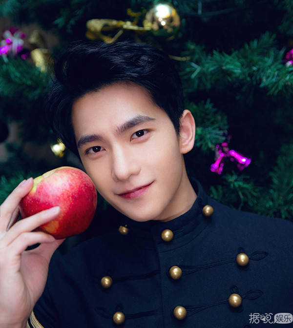 杨洋私下是什么样子的,颜值与风度并存的杨洋