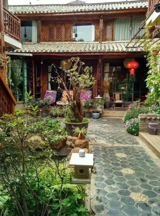 这对60后夫妻不惜卖掉公司，只为一间100多岁的白族老宅，连剑桥教授、《国家地理》都被他们吸粉