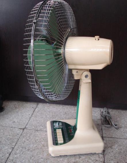 老物件：这台电扇的年龄也许比你还大
