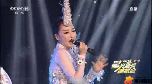 萨顶顶真唱还是假唱,萨顶顶被质疑假唱直接清唱