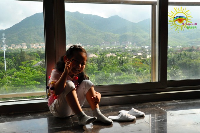 跟着大海去旅行三亚,记录旅行时光娃带老妈三亚看海