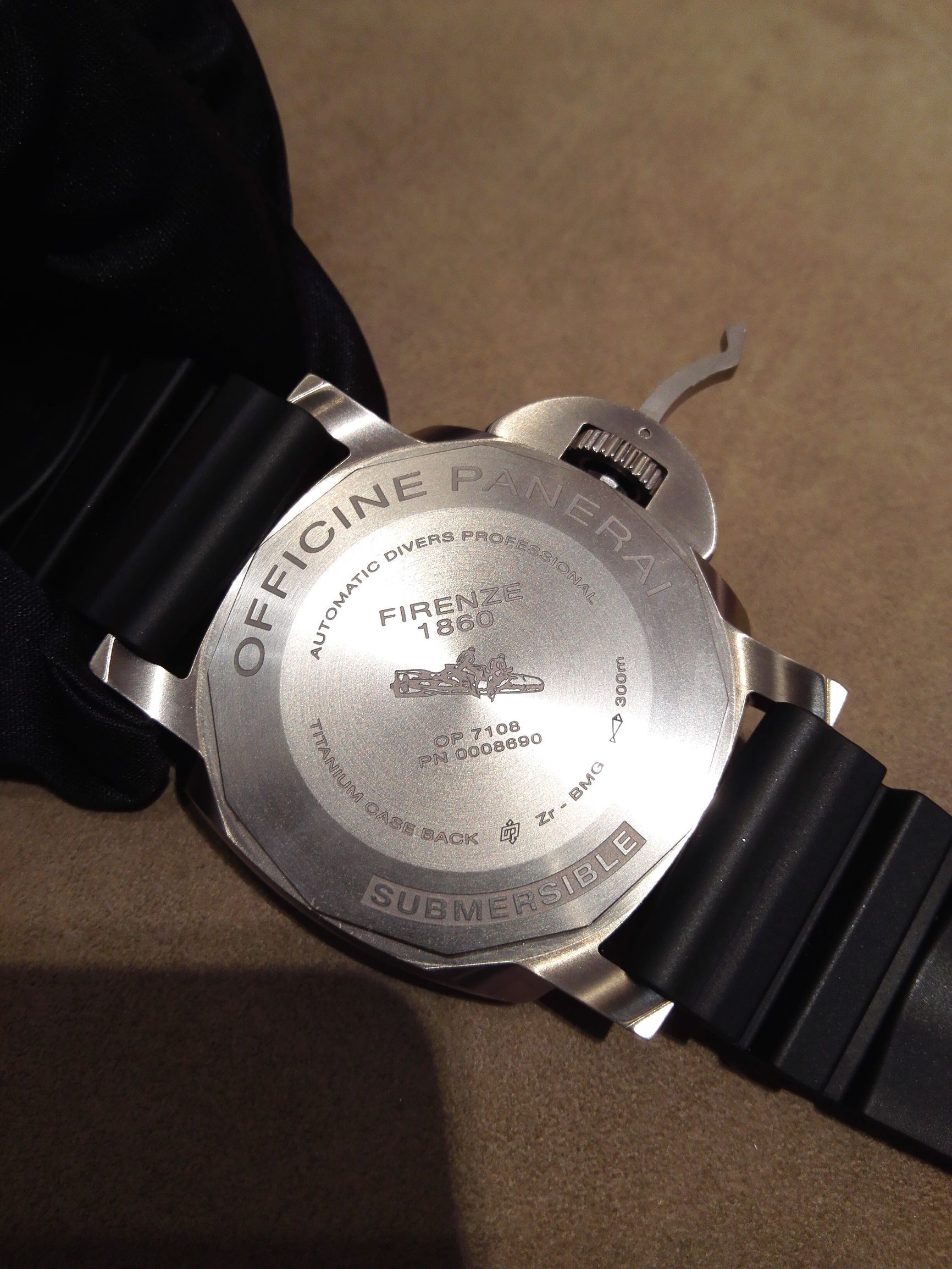 手表表壳钢,手表表壳是精钢的好还是合金的好