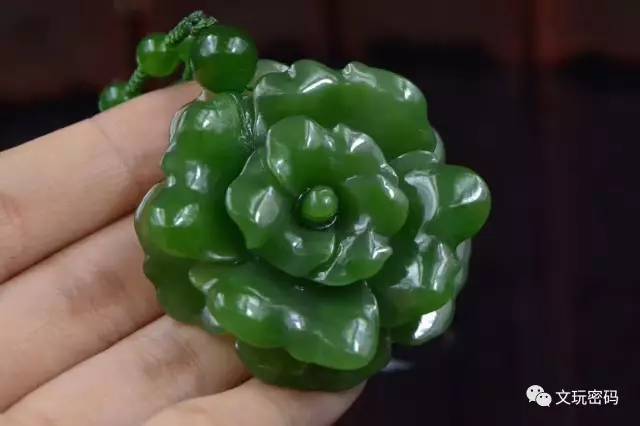 碧玉是和田玉的一种吗,为什么有人喜欢翡翠