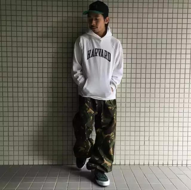 帆布面、皮革面、网状面估计你都有了,今天和你聊聊麂皮鞋