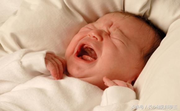 小儿夜间哭闹狂躁是什么原因,2岁宝宝夜间突然哭闹原因