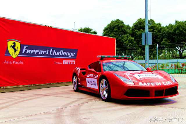 法拉利f12跑车测评视频,法拉利f12berlinetta试驾