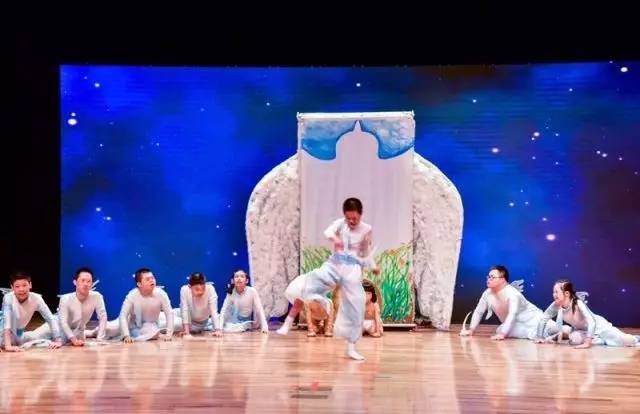 感谢命运的安排让我遇见了你,感谢命运的安排终于让我遇到你