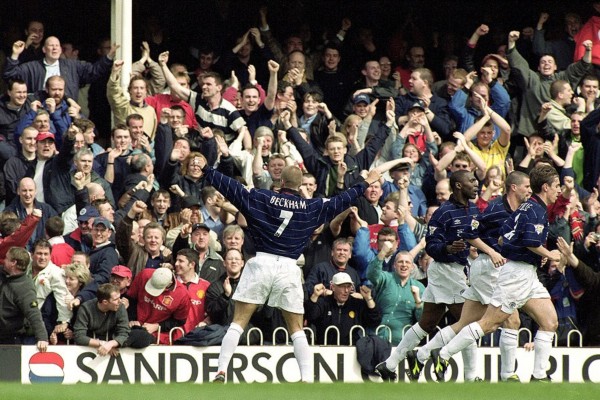 足球最美时刻视频,贝影在足球场上