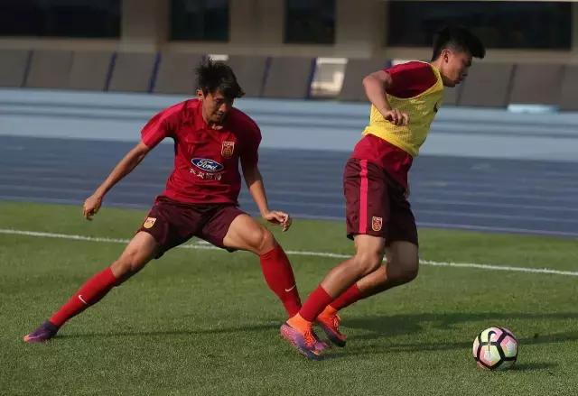 不坠青云之志足球,不坠青云志不负来时路