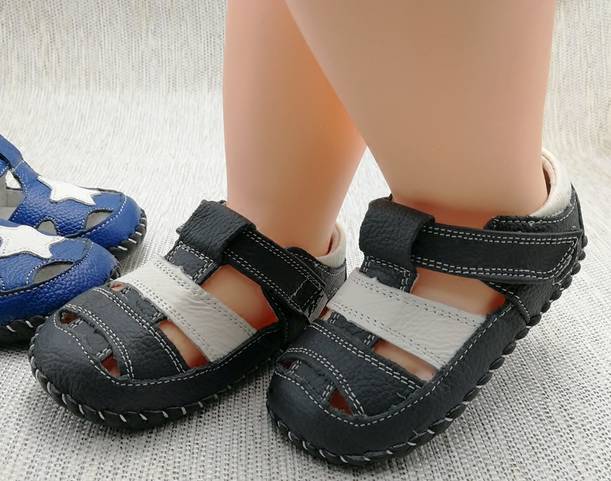 给宝宝买什么牌子的凉鞋,给婴儿选凉鞋选什么牌子好