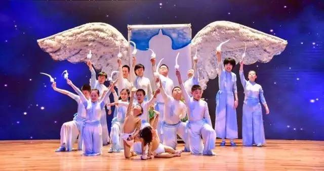 感谢命运的安排让我遇见了你,感谢命运的安排终于让我遇到你