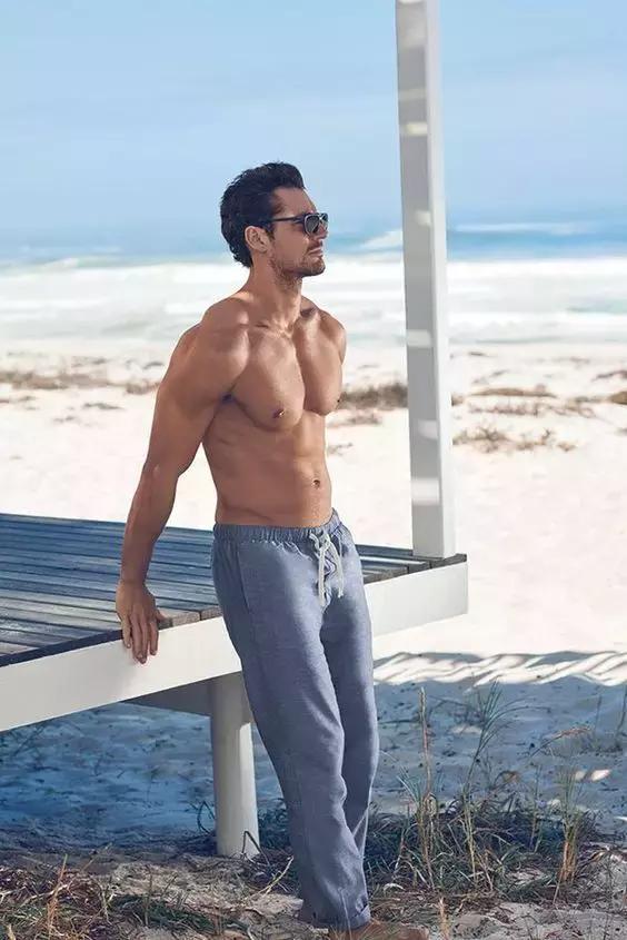 贝克汉姆：后盾情人还不够做最型潮爸女儿奴~｜美行加人20