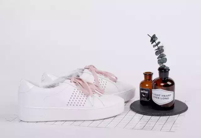 买奢侈品犒劳自己,年中大促买一送一服装