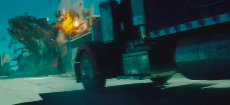 和《变形金刚》里的爆炸相比,《速激8》简直弱爆了