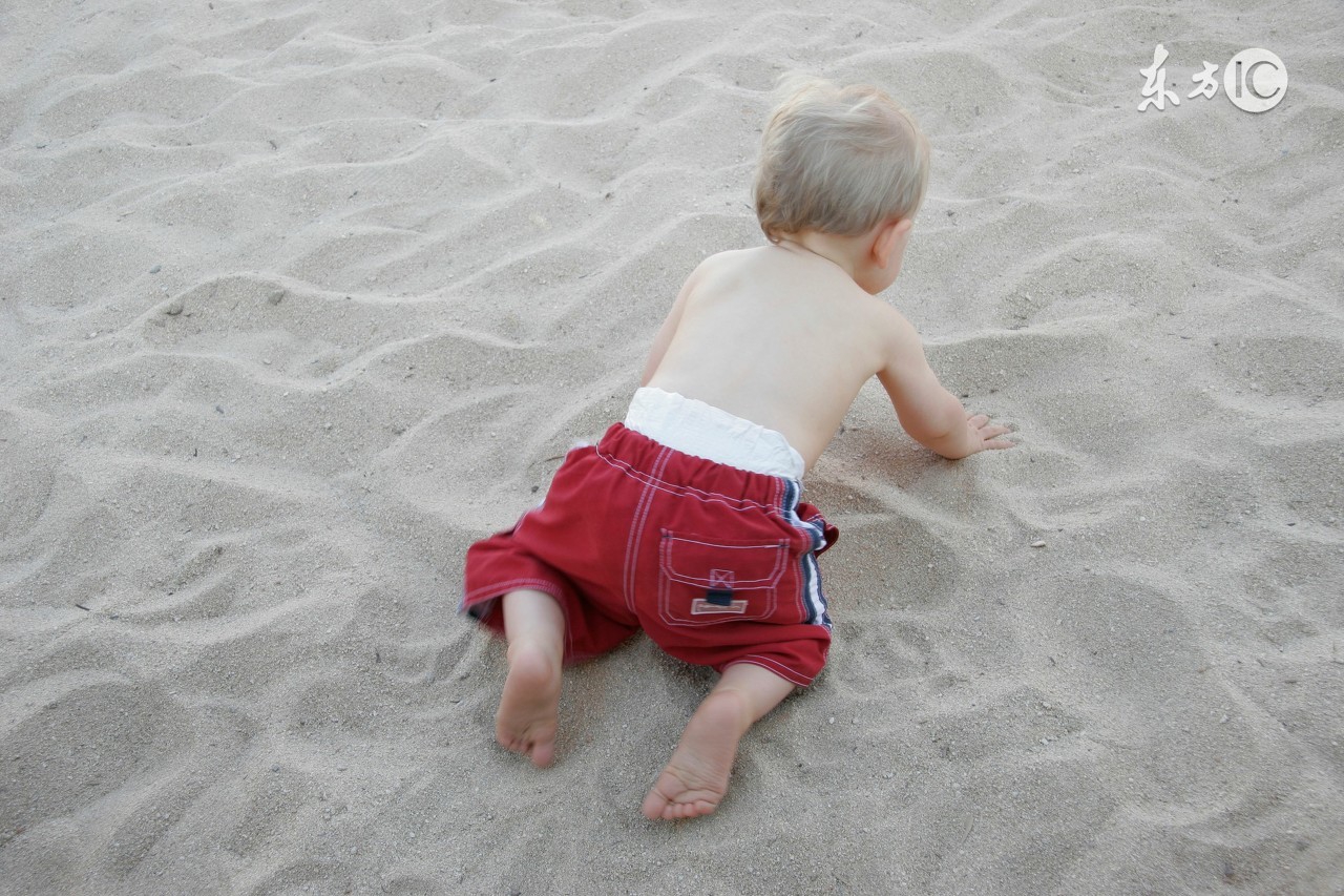天气冷宝宝换尿不湿怎么办,天气热宝宝尿少但是精神好正常吗