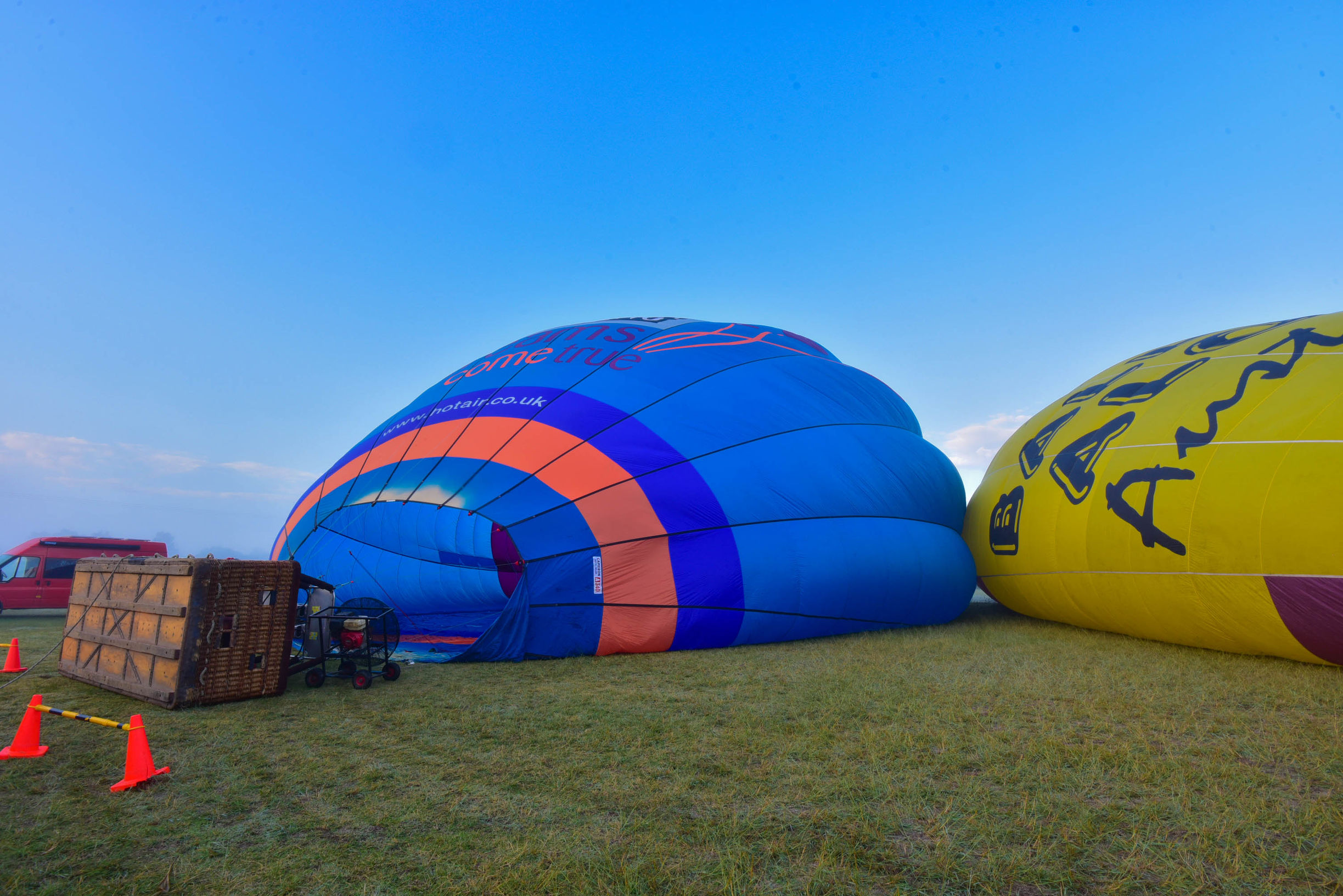 在猎人谷邂逅美酒和热气球