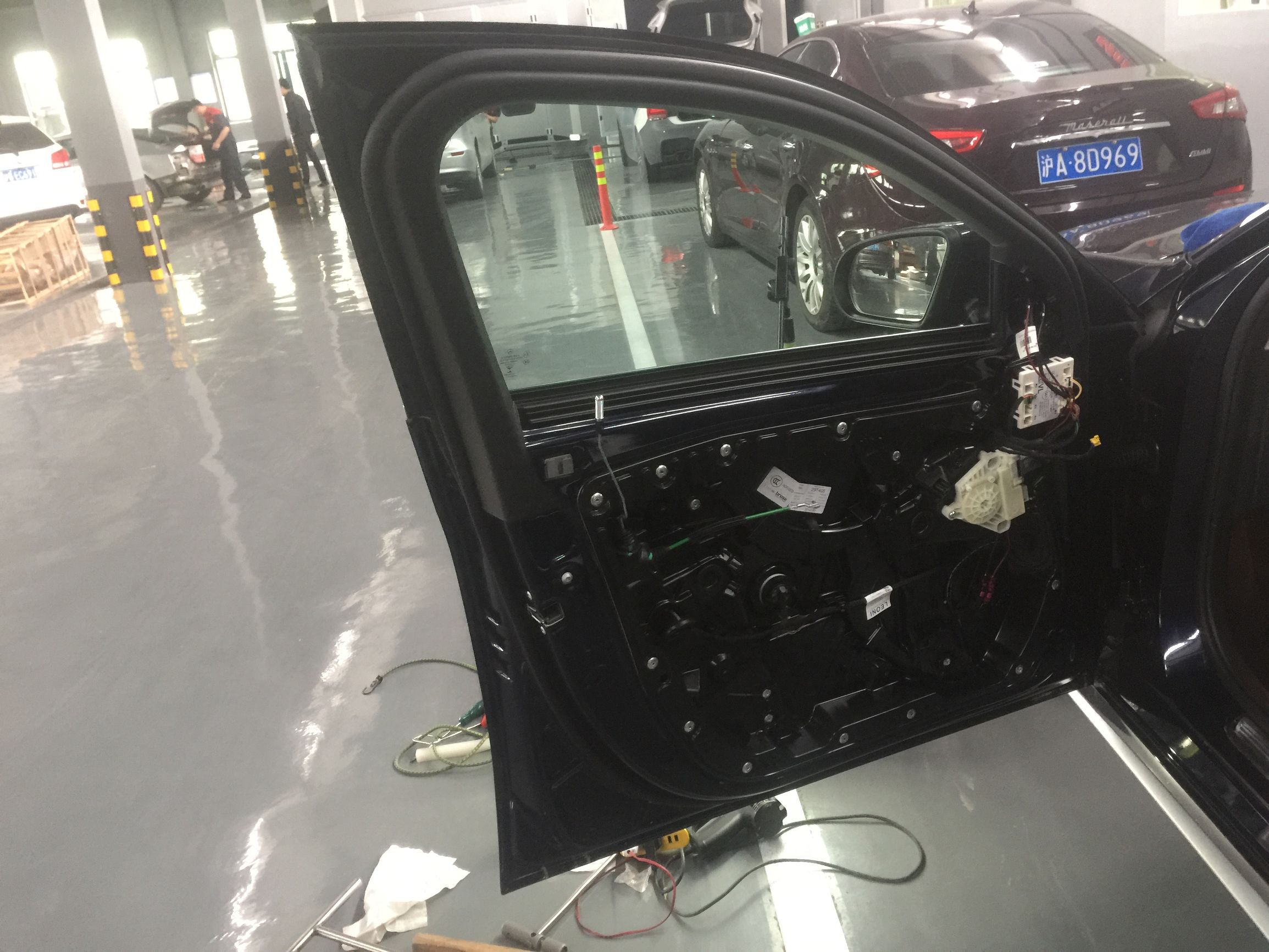 奔驰凹陷无痕修复,奔驰车门凹陷掉漆修复多少钱